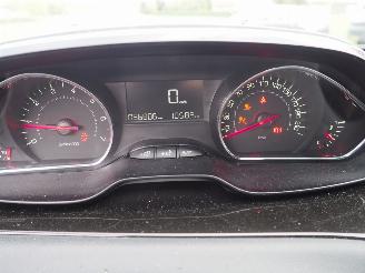 Peugeot 208 1.2 VTi Style picture 32