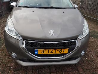 Peugeot 208 1.2 VTi Style picture 9