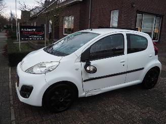 Schadeauto Peugeot 107 1.0 Active Automaat 2012/3
