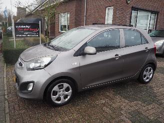 Schadeauto Kia Picanto 1.0 CVVT ISG Comfort pack 2013/3