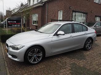 Schadeauto BMW 3-serie 320i High executive 2012/5