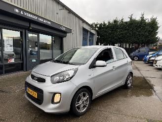 Damaged car Kia Picanto 1.0 5-DEURS 2016/2