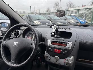 Peugeot 107 1.0 12V AIRCO 5-DEURS picture 10