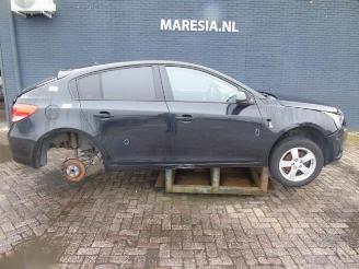 Coche siniestrado Chevrolet Cruze Cruze (305), Hatchback, 2010 / 2015 1.6 16V VVT 2012/8