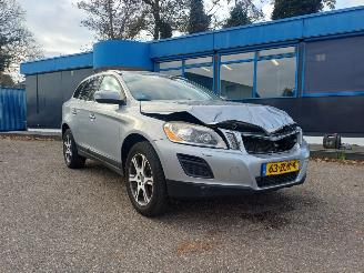damaged passenger cars Volvo Xc-60 2.0 T5 Summum 2013/1
