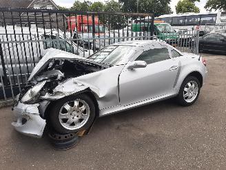 Coche siniestrado Mercedes SLK 200 2005/11