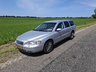 krockskadad bil auto Volvo V-70 2.4 D AWD 2006/1