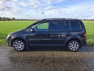 Avarii autoturisme Volkswagen Touran 1.6 16V FSI 2004/9
