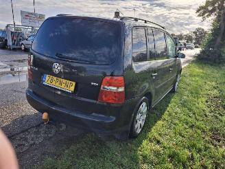 Volkswagen Touran 1.6 16V FSI picture 5