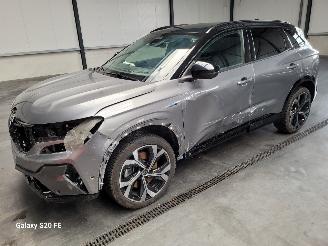 damaged passenger cars Renault Austral 1.2 E-Tech 147-KW Automaat Esprit Alpine 2024/6