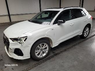 damaged passenger cars Audi Q3 35 TDi 110-KW S-Tronic S-Line Panoramadak 2025/4
