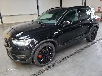 damaged passenger cars Volvo XC40 2.0 T5 182-KW Automaat AWD R-Design Panoramadak 2018/4