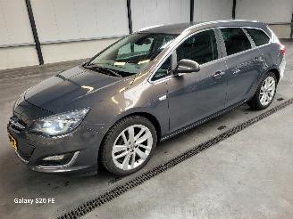 Vaurioauto  passenger cars Opel Astra Sports Tourer 1.4 Turbo 140-PK 6-Bak Sport+ 2015/6