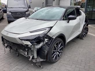 Coche siniestrado Toyota C-HR C-HR (X2,H2), SUV, 2023 2.0 16V Hybrid 200 2023/12