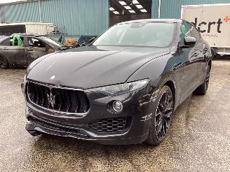 uszkodzony samochody osobowe Maserati Levante 3.0 V 6 2017/1