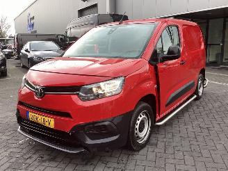 Vaurioauto  passenger cars Toyota ProAce 1.5 D-4D 2022/6