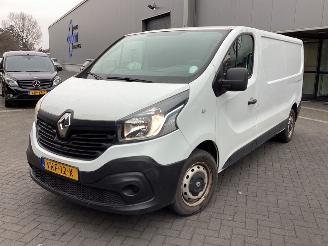 Vaurioauto  passenger cars Renault Trafic  2019/4