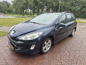 Vaurioauto  passenger cars Peugeot 308 1.6 HDIF BLEU LEASE 2011/1