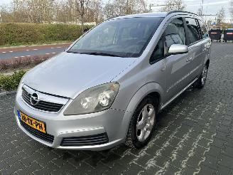 Schadeauto Opel Zafira 1.8 Enjoy Airco 7 persoons 2006/10