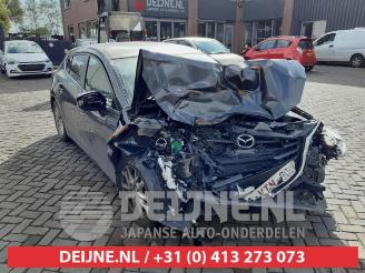 Coche siniestrado Mazda 3 3 (BM/BN), Hatchback, 2013 / 2019 2.0 SkyActiv-G 120 16V 2015