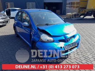 Coche siniestrado Toyota Aygo Aygo (B10), Hatchback, 2005 / 2014 1.0 12V VVT-i 2010/11