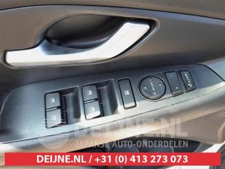 Hyundai I-30 i30 (PDEB5/PDEBB/PDEBD/PDEBE), Hatchback, 2016 1.0 T-GDI 12V picture 12