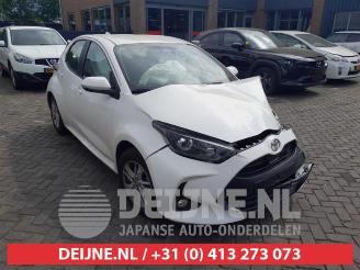 Coche siniestrado Toyota Yaris Yaris IV (P21/PA1/PH1), Hatchback, 2020 1.5 12V Hybrid 115 2024/7