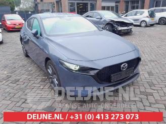 Coche siniestrado Mazda 3 3 Sport (BP), Hatchback, 2018 2.0 e-SkyActiv-G 150 16V 2021/6