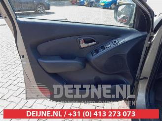 Hyundai Ix35 iX35 (LM), SUV, 2009 / 2015 2.0 16V picture 10