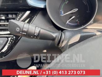 Toyota C-HR C-HR (X1,X5), SUV, 2016 1.8 16V Hybrid picture 11