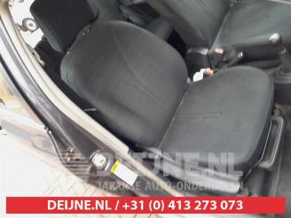 Toyota Yaris Yaris II (P9), Hatchback, 2005 / 2014 1.3 16V VVT-i picture 16