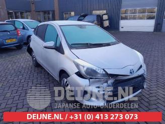 Auto da rottamare Toyota Yaris Yaris III (P13), Hatchback, 2010 / 2020 1.5 16V Hybrid 2014/1