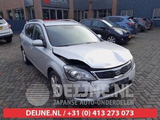 demontáž osobní automobily Kia Cee d Cee'd Sporty Wagon (EDF), Combi, 2007 / 2012 1.4 16V 2009/11