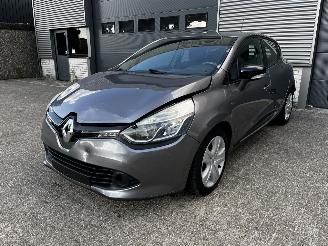 Damaged car Renault Clio 0.9 Tce NAVI / CRUISE 2016/2