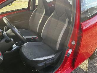 Toyota Aygo 1.0 VVTi CAMERA / CRUISE / AIRCO picture 9