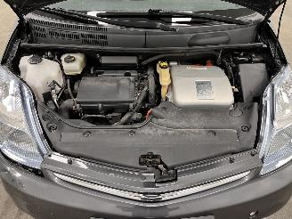 damaged passenger cars Toyota Prius 1.5 VVT-i Edition Navi Clima 2007/1
