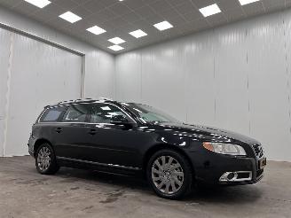 damaged passenger cars Volvo V-70 2.0 D3 Autom. Limited Edition Navi Cl;ima 2011/10