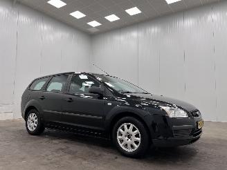 Schadeauto Ford Focus Wagon 1.6i Airco 2006/4