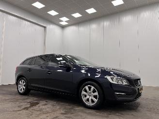 Unfallwagen Volvo V-60 2.0 D2 Kinetic Navi Clima 2015/6