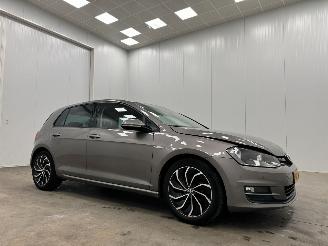 damaged passenger cars Volkswagen Golf 1.0 TSI 5-drs Navi Clima 2016/1