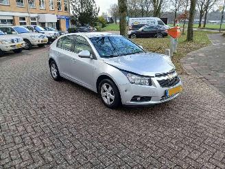 uszkodzony samochody osobowe Chevrolet Cruze Cruze (305) Hatchback 1.6 16V VVT (LDE) [91kW] 2012/12