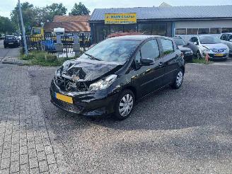 uszkodzony samochody osobowe Toyota Yaris Yaris III (P13) Hatchback 1.33 16V Dual VVT-I (1NRFE) [73kW 2012/3