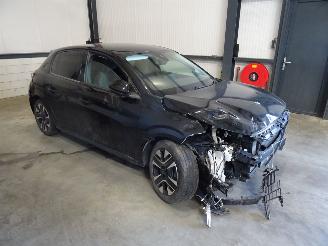 Peugeot 208 1.2 THP picture 3