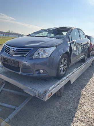 Coche siniestrado Toyota Avensis 1.8 vvti 2009/1