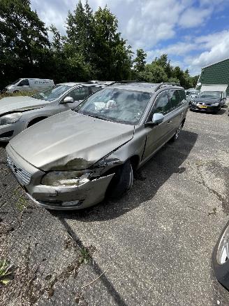 Auto da rottamare Volvo V-70 2.0 D4 summum 5 cilinder 2013/1