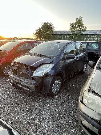 Toyota Yaris 1.0 vvti 2010/1