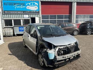 Coche siniestrado Toyota Aygo Aygo (B10), Hatchback, 2005 / 2014 1.0 12V VVT-i 2011/6