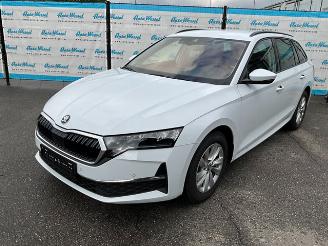 Coche accidentado Skoda Octavia 1.5 TSi Combi 2025/10