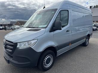 Damaged car Mercedes Sprinter 315 CDI L2H2 PRO | Geveerde stoel | MBUX | 3.5t AHK voorb.| Cruise | Hout betimmering 2024/11