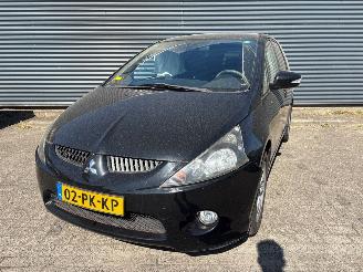 uszkodzony samochody osobowe Mitsubishi Grandis  2004/8